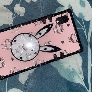 Bunny case, sum paint off. It can hold your phone up itself, Xr case .